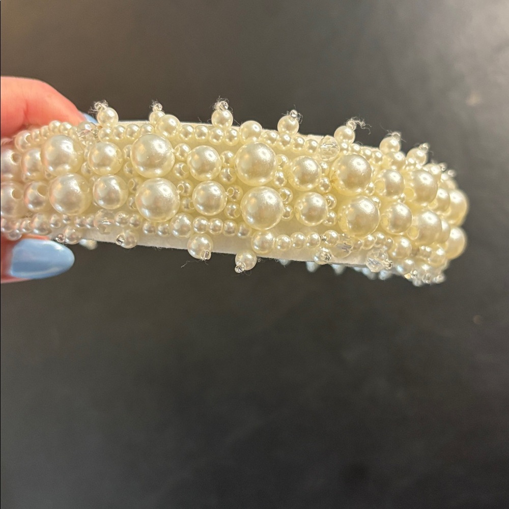 Brianna Cannon Elegant Pearl-Embellished Headband Classic and elegant - Picture 2 of 10